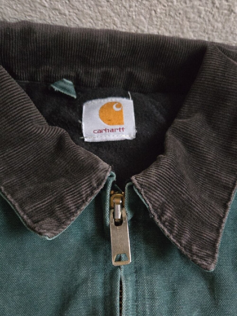 VTG Carhartt Men's Green Santa Fe Canvas Jacket with Dark Brown Corduroy Collar - Picture 4 of 16